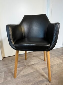 Černé křeslo Actona Nora - 8