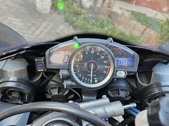 Yamaha YZF R1 - 8