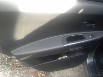Kia Ceed kombi 2008 1.6 16v benzín - díly z vozu, motor, alu - 8
