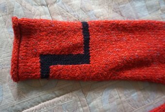 Dámský pletený červený svetr s ornamentem vel.S/M - 8