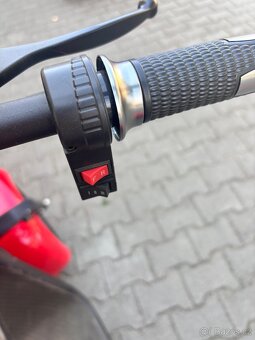 Elektrická tříkolka- červená - 8