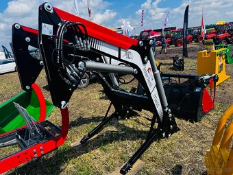 MONTUJEME ČELNÍ NAKLADAČE INTER-TECH - 8