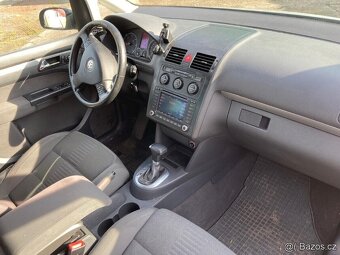 VW Touran 2.0 TDI DSG bouraný - 8