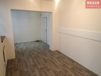 Pronájem komerčního prostoru 12 m2 v přízemí u místeckého ná - 8