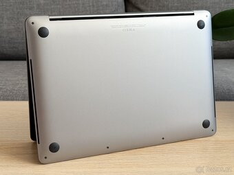 Apple MacBook Pro 13" (2020) 16GB/512GB - 100% STAV NOVÉHO - 8