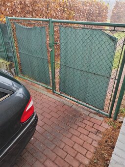 Velmi pěkná, suchá garáž. - 8