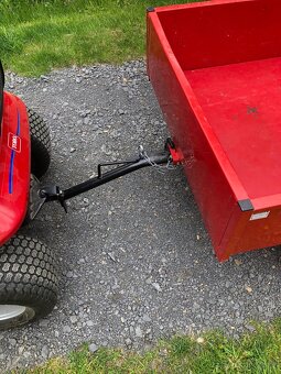 Zahradní traktor Toro s kárkou - 8