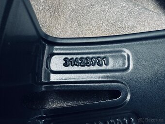TOP kola zimní R19 Volvo XC40 originál - 8