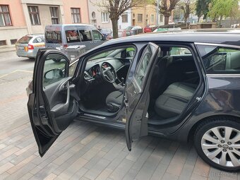 Opel astra J 1,4 COMBI - 8