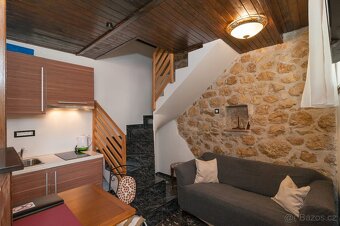 Jen 70 m od pláže – apartmánový dům na prodej, Omišská rivié - 8