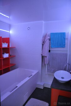 PRONÁJEM podkrovního bytu v centru Jihlavy s krytým bazénem - 8