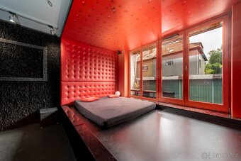 Netradiční byt s nádechem extravagance- Praha 4 - 8