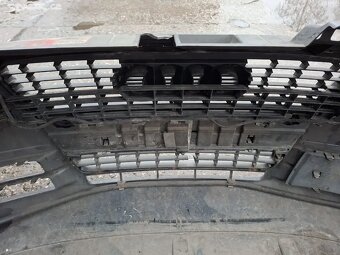 Přední nárazník Audi A4B7 černý - 8