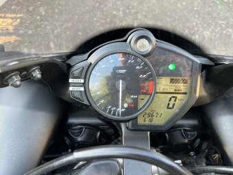 Yamaha r1 - 8
