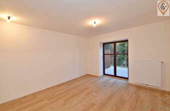 Prodej mezonetového bytu 2+kk 49 m2, s vlastním vchodem a te - 8