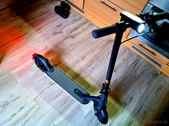Elektrokoloběžka Xiaomi Mi Scooter 100%STAV - 8