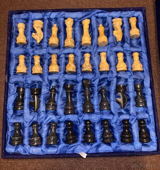 Šachy z fosilií, ruční práce - 8