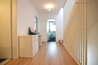 Pronájem  rodinného domu 4+KK, 160 m2 s garáží  a zahradou,  - 8