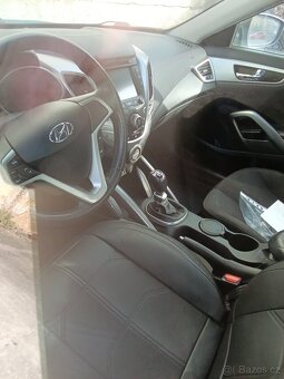 Hyundai Veloster - 8