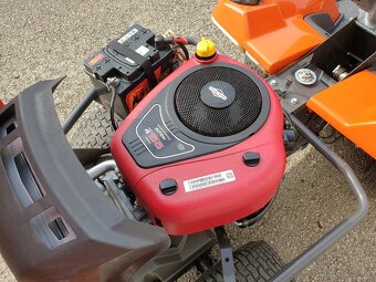 Zahradní traktor rider Husqvarna R216 AWD - 8