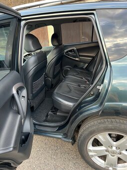 TOYOTA RAV4 2.2D 130kw bez koroze - 8
