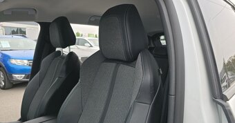 Peugeot 3008 BlueHDi 130 EAT8 Allure rok 2022 - 8
