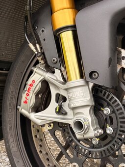 Aprilia RSV4 FACTORY - 8