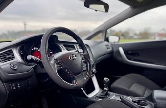 Kia Ceed - 8