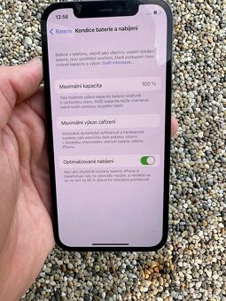 IPhone 12 Pro - baterie 100% - 8
