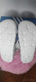 Nové pantofle Adidas Adilette 22, vel. 39 - 8