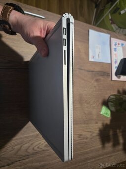 Microsoft Surface Book 3 - 15 palců i7 32GB 512GB GTX 1660Ti - 8