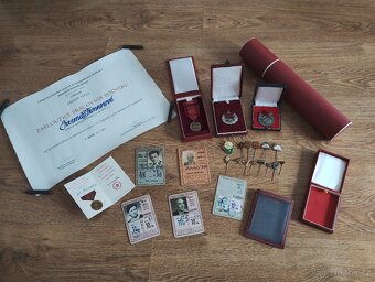RETRO uniformy ČSAD s visačkami a odznaky-nález z půdy - 8