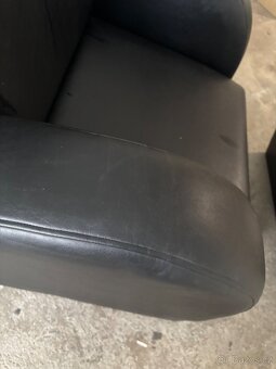 PRODÁM RELAXAČNÍ KŘESLO A PODNOŽNÍKKEM PRAVÁ KŮŽE - 8