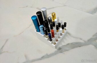 Stojan organizer na parfemy - 8