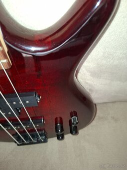 Baskytara Ibanez - 8