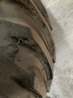 Prodám pneu včetně disku rozměr 610-665 231-26 - 8