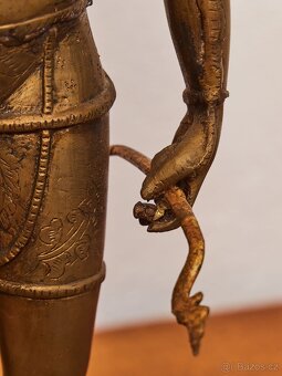 Bronzová socha bodhisattvy Avalókitéšvary (Padmapáni) - 8