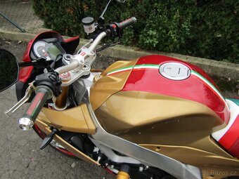 Aprilia Tuono V4 - 8