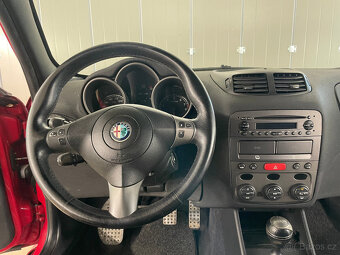 Alfa Romeo 147 GTA 3.2 V6 24V Busso, Manuál - 8