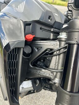 Honda CB125R - 8