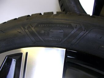 Celoroční sada Renault 7x20 ET34 5x114,3x66 - 215/45/20 95T - 8