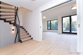 Novostavba ŘRD 7+kk + terasa + balkon + garáž, 220 m2, Praha - 8