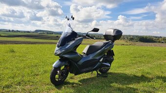 Skútr Honda PCX 125 1.majitel pouze 3655km jako NOVÉ. - 8