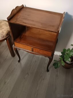 Starožitný malý stolek,komodka - 8