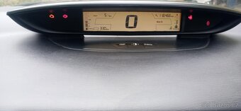 Prodám Citroen C4 1.4 benzin - 8
