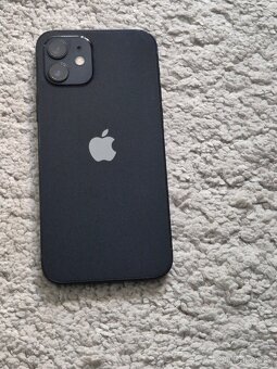 iPhone 12 64gb baterie 93% - 8