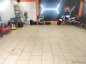 Pronájem nebytových prostor v hlídaném areálu s parkováním - 8