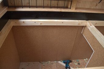 Prodám materiál na psí výběh s boudou. - 8