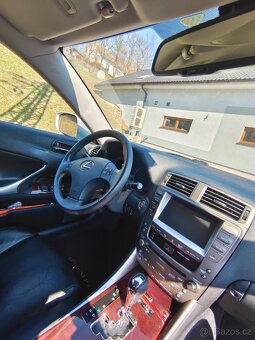 Lexus IS 250 V6 153 kw - 8