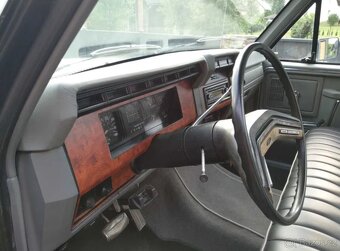 Ford F-150 z roku 1985 - 8